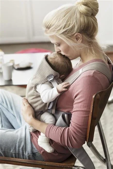 Marsupiu anatomic Babybjorn Mini Greige, Mesh 3