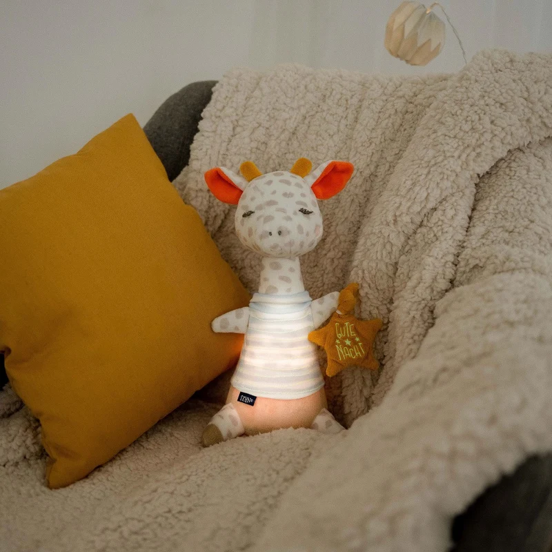 Girafa de plus cu lampa de veghe, Fehn 2