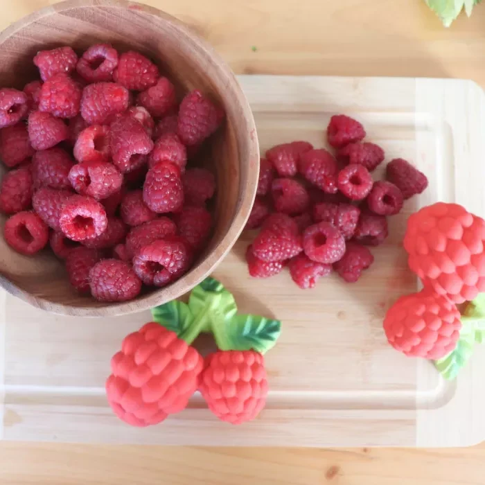 Jucarie de dentitie din cauciuc natural - Valery the Raspberry - Oli & Carol 3