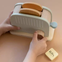 Toaster din lemn FSC cu functie pop-up si accesorii - Little Dutch 3